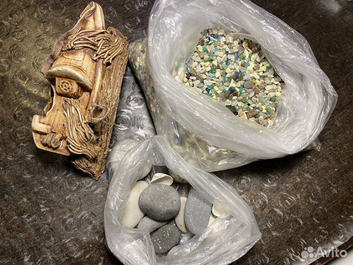 Украшение для аквариума и сам аквариум