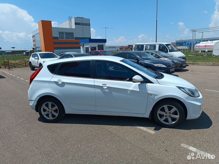 Hyundai Solaris 1.6 AT, 2011, 193 100 км