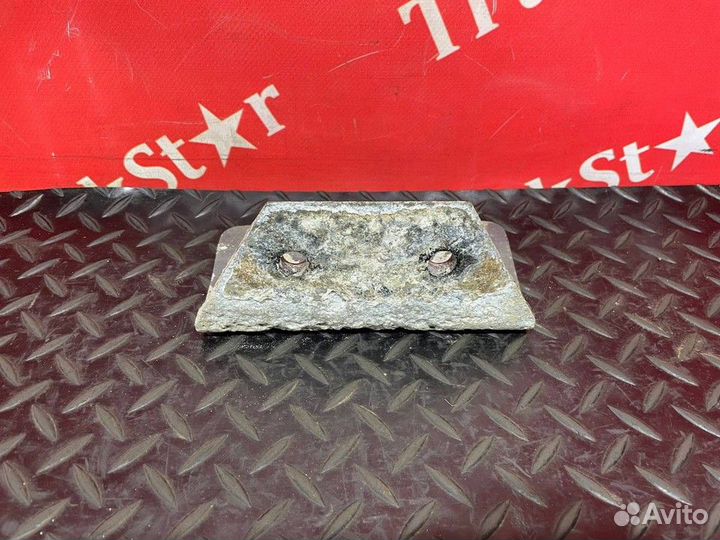 Кронштейн пневмоподушки заднего моста