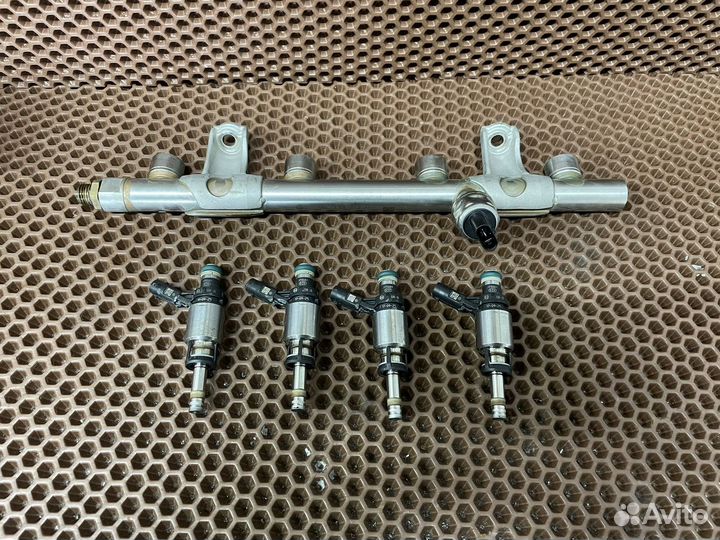 Топливная рампа Skoda / VW 1.8, 2.0 tsi 06L133317N