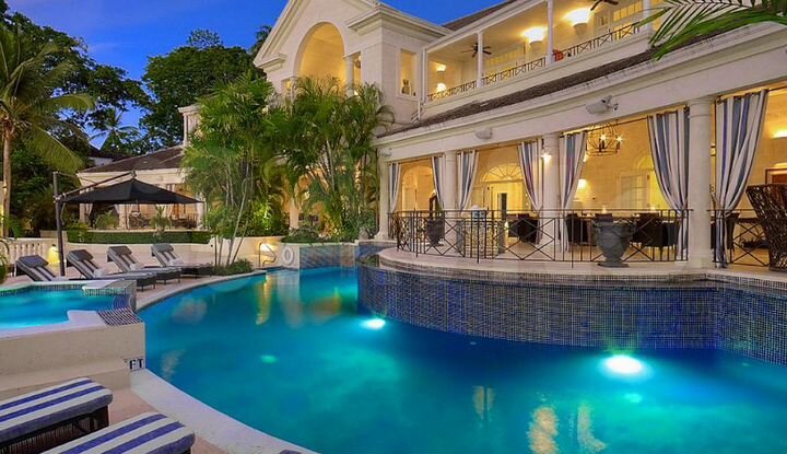 Дом 420 м² на участке 7 сот.