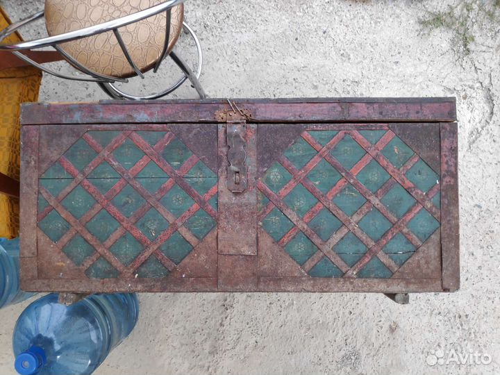 Сундук деревянный старинный