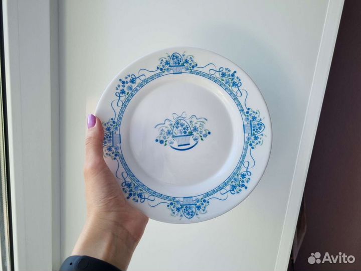 Столовый набор тарелок