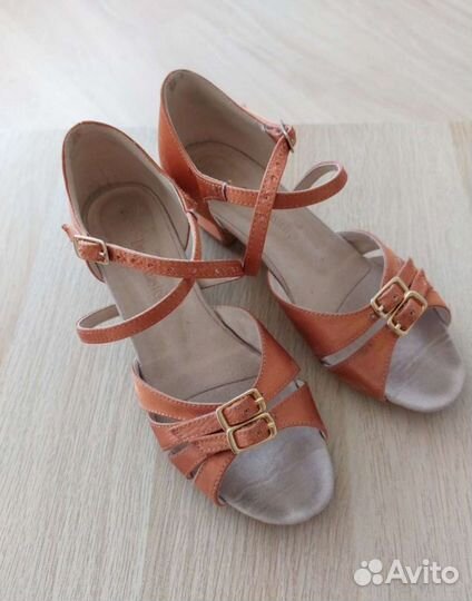 Туфли бальные для девочки р.34 (21,5)