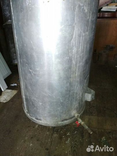 Алюминиевый бак с крышкой и краном