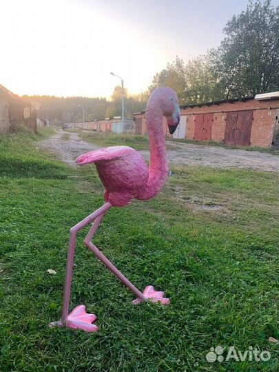 Фламинго скульптура