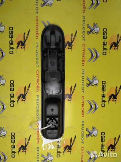 Блок управления стеклоподемниками передний правый