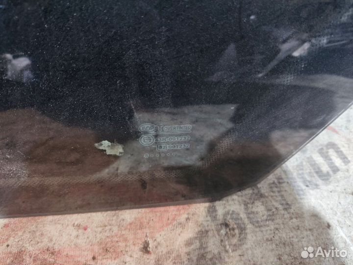 Форточка кузова Лада Приора хетчбэк