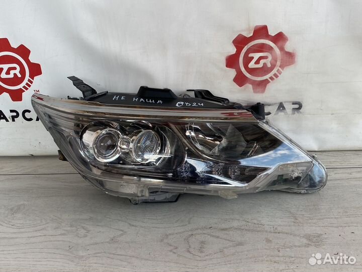 Toyota Camry v55 Фара передняя правая