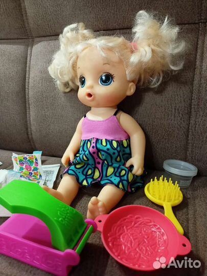 Кукла малышка Alive