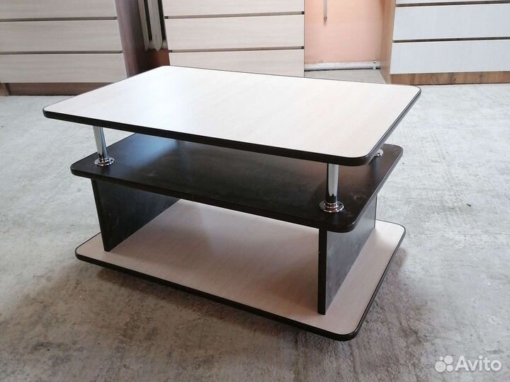 Журнальный столик на колесах