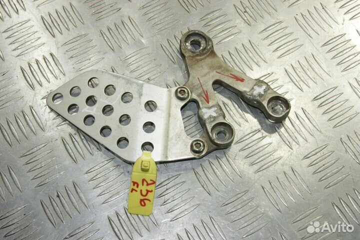 Крепление подножки водителя левое Honda CBR900RR