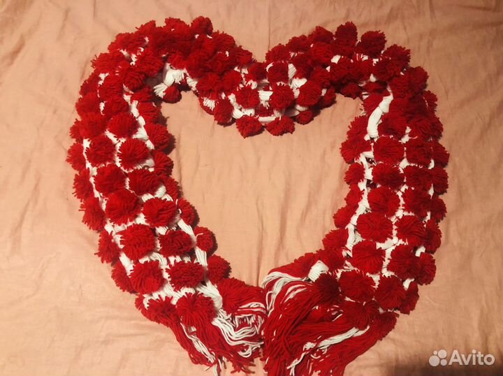 Шарф из помпонов