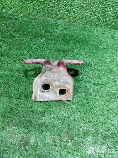 Петля двери Renault Logan