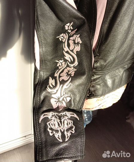 Мотокуртка кожаная женская