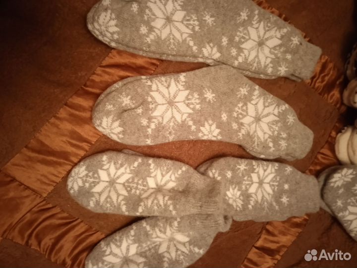 Комплекты из варежек и носков из шерсти