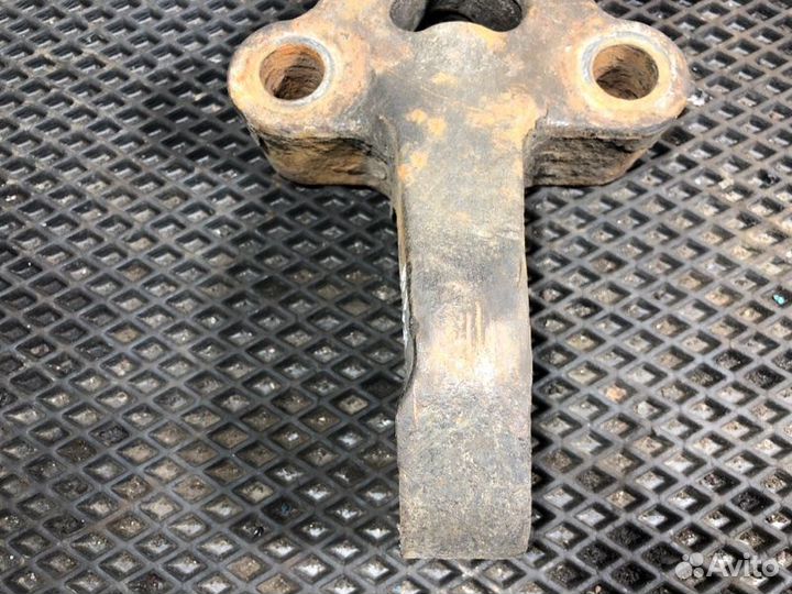 Кронштейн заднего амортизатора правый Scania