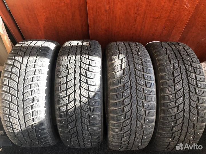 Комплект зимних шин