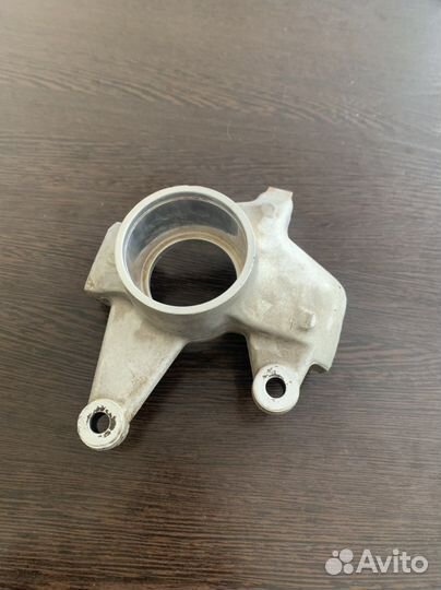 Brp can am поворотный кулак правый