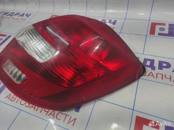 Фонарь задний правый Skoda Fabia. Дефект. Аналог