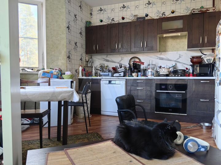 3-к. квартира, 102 м², 3/8 эт.