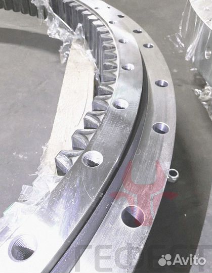 Опорно-поворотный круг R220LC-9A 81N6-00023BG