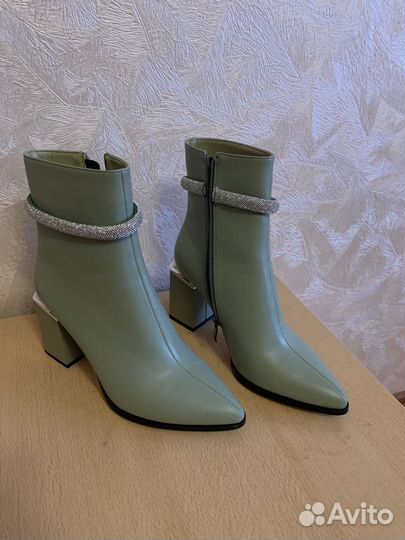 Сапожки женские