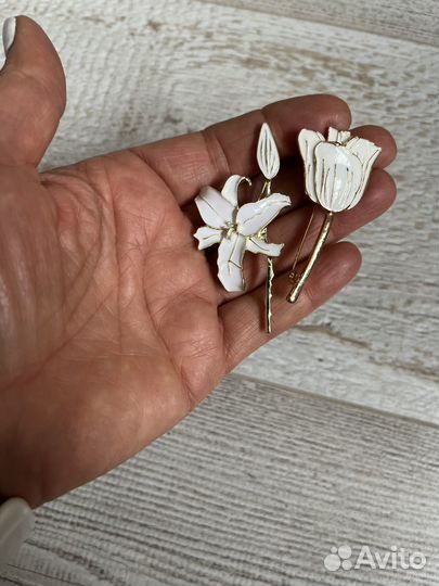 Брошь цветок