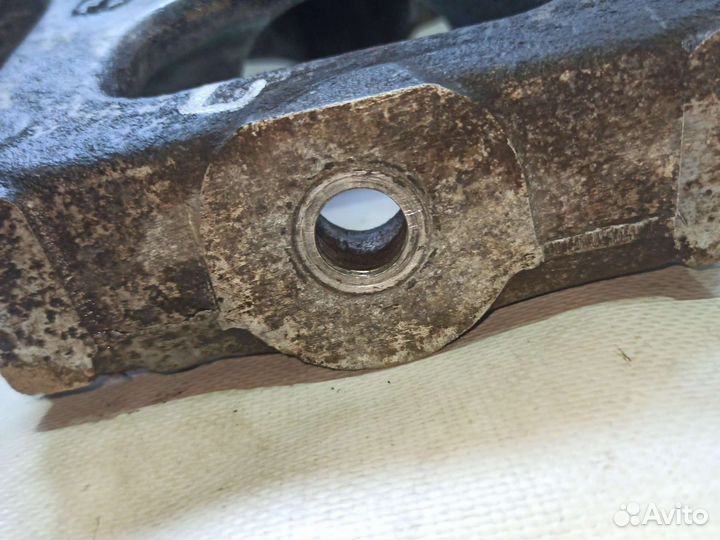 Кулак поворотный передний левый Grand Cherokee WK1