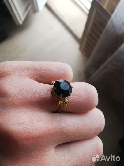 Старинное кольцо с камнем