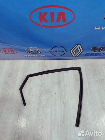 Уплотнитель зад проема стекла двери Kia ceed 2 JD