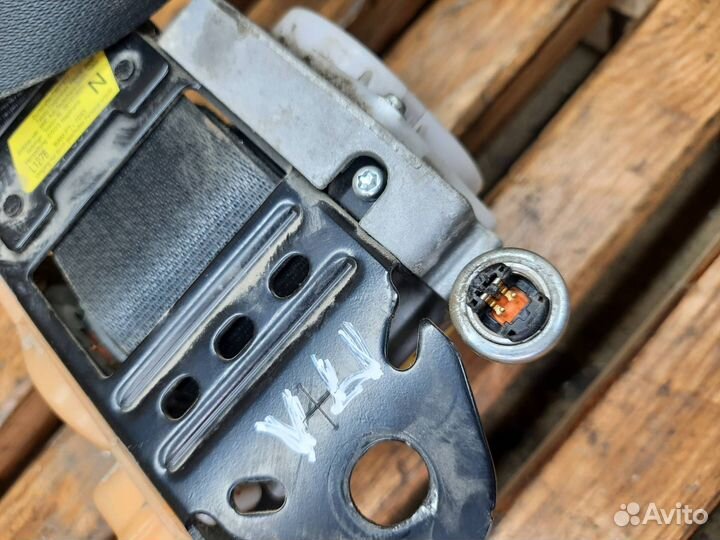 Ремень безопасности передний левый Mitsubishi