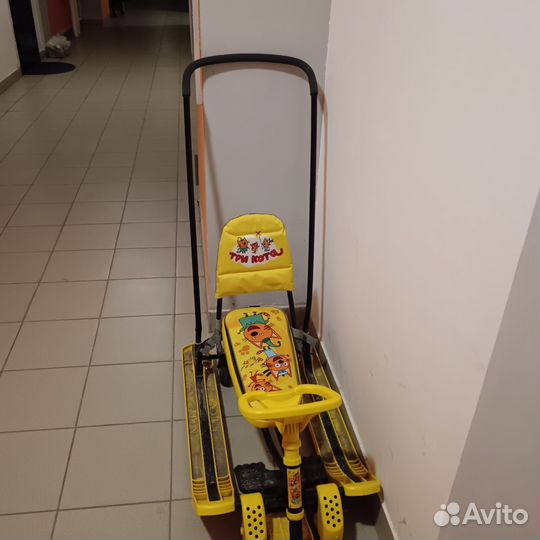 Детский снегокат с колесами