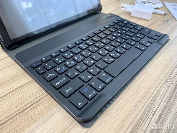 Планшет с клавиатурой и стилусом