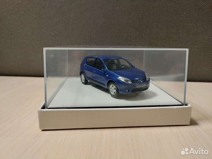 Модель renault sandero 1:43