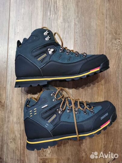 Походные ботинки