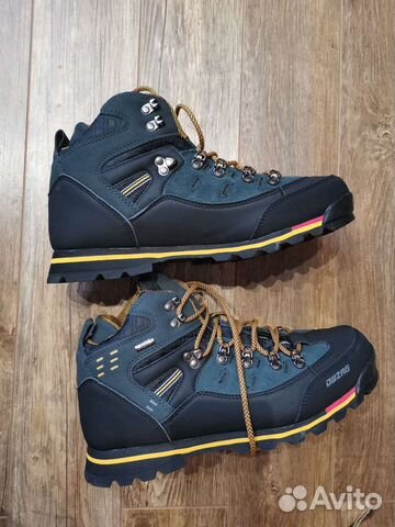 Походные ботинки