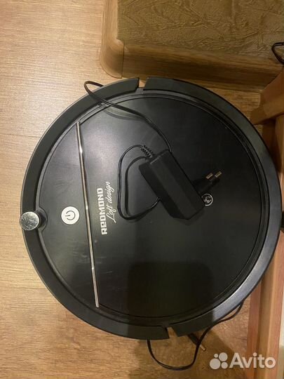 Робот пылесос redmond
