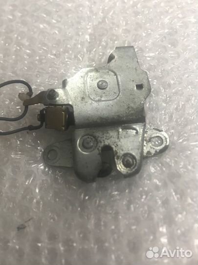 Замок багажника задний Toyota Chaser GX90 1GFE