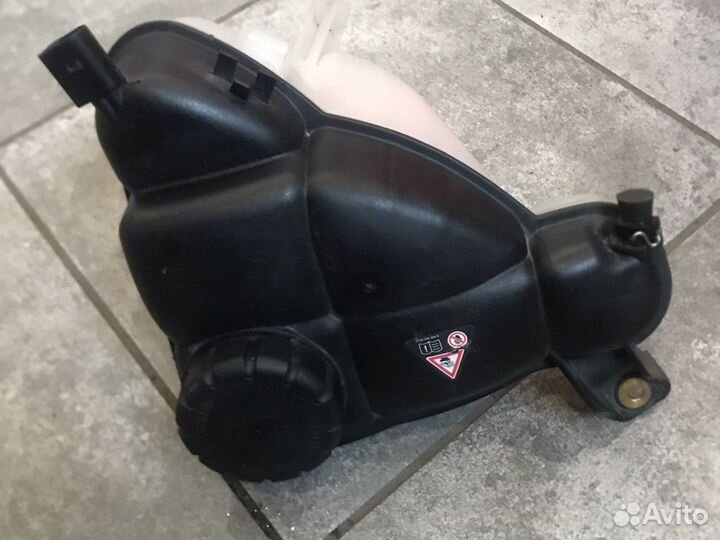 Расширительный бачок на мерседес w251 R-class