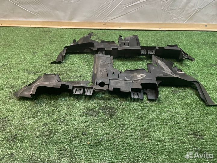 Воздуховод радиатора правый левый Audi Q5