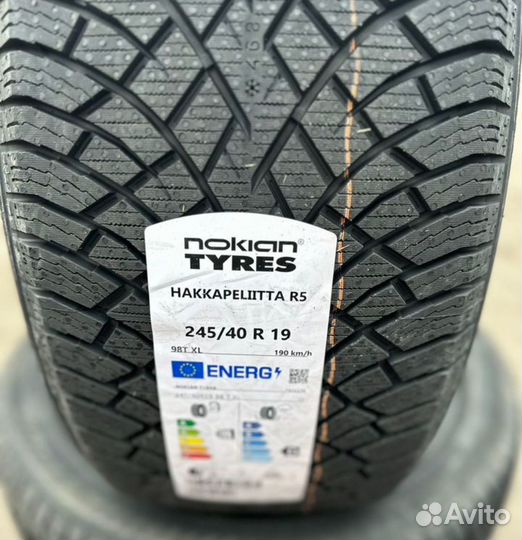 Nokian Tyres Hakkapeliitta 5 245/40 R19 и 275/35 R19 100T