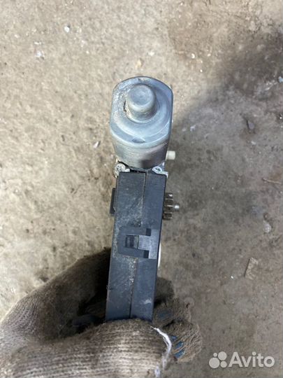 Мотор стеклоподъемника Ford Focus CB4 2008