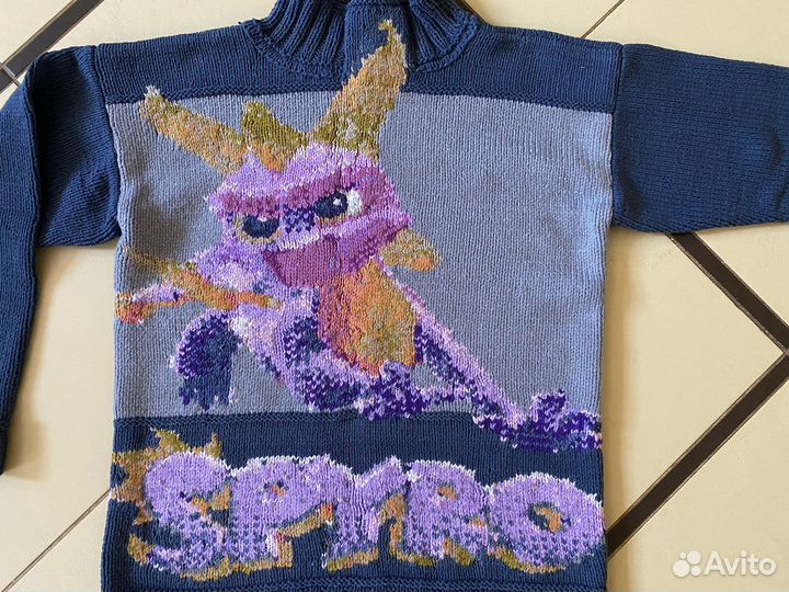 Свитер ручной работы