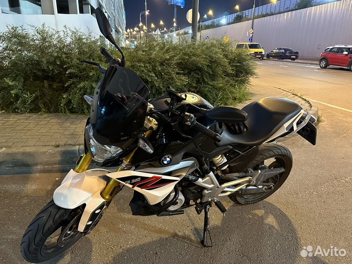 BMW G310r с подарками