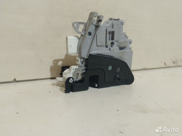 Механизм замка двери задней правой Audi a4 q7 q5