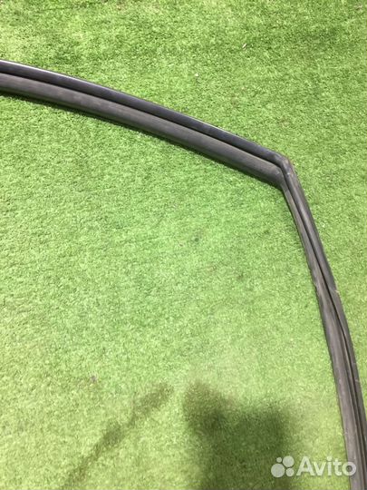 Верхний уплотнитель стекла передней двери Lacetti