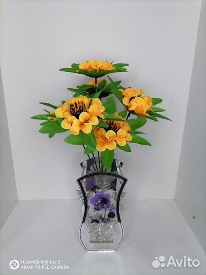 Букет искусственных хризантем с черной серединкой