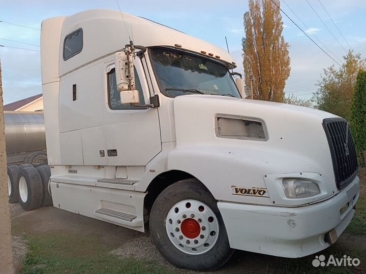 Volvo VNL 64T, 2002