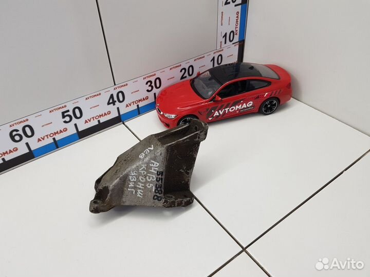 Кронштейн двигателя левый